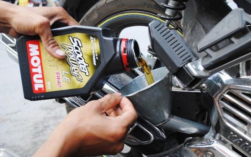 Kiểm tra và thay dầu nhớt cho xe máy